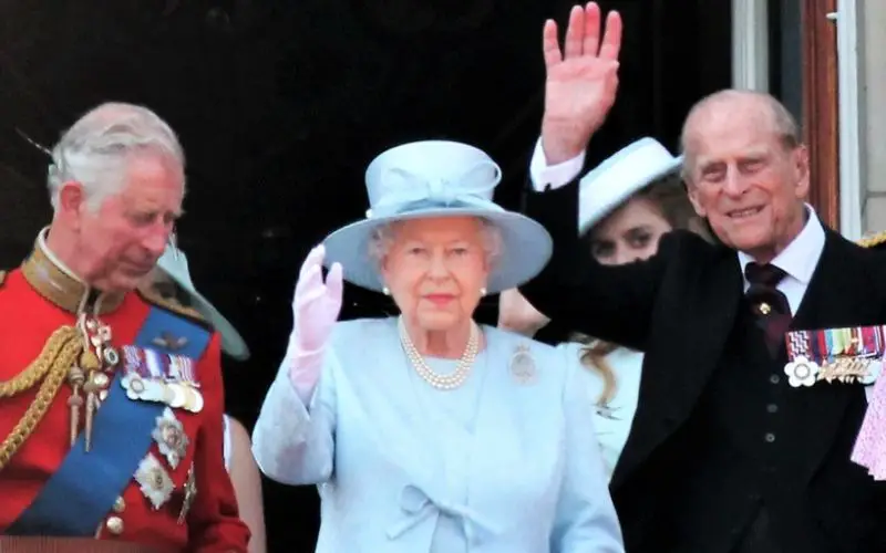 Photo of Queen Elizabeth II, Prince Phillip and Prince Charles on a palace balcony