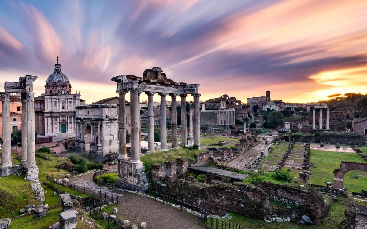 Photo of the ruins of ancient Rome